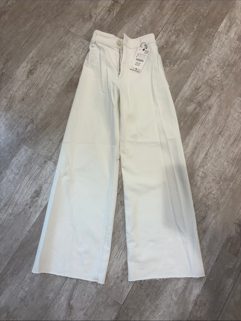 NWT- Zara High-Waist Wide-Leg off White Jeans size 0